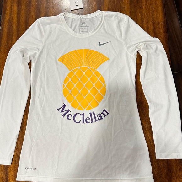 The Nike‎ Tee Women's - Dry Fit -  Long Sleeve - Size M - NEW With Tags. - Picture 6 of 13